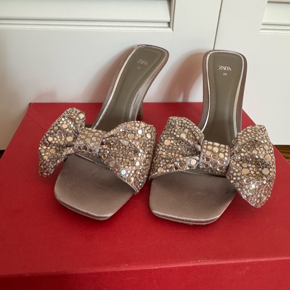 Zara Women's Beige Embellished Bow Heels
